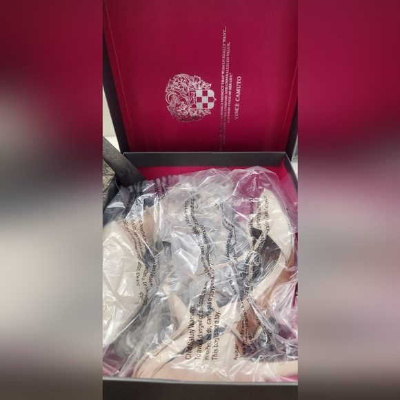 Vince Camuto women's size 9.5 ankle wrap heels - Picture 6 of 6